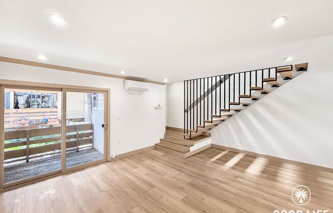 Beautiful 2B/1.5BA Condo W/ AC & Reserved Parking in Point Loma!