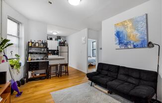 2 beds, 1 bath, $2,700, Unit 4