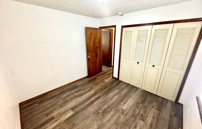 2 beds, 1 bath, 564 sqft, $900, Unit Unit M