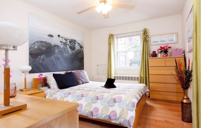 Oak Ridge Apartments Bedroom