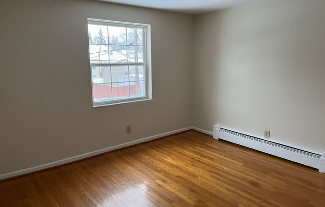 2 beds, 1 bath, 800 sqft, $925, Unit 950-25