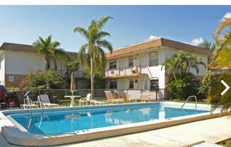 Oversize Unit with Full Kitchen, Bathroom and Pool!