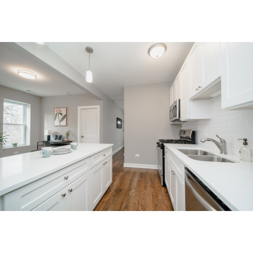 1838 W 21 PL