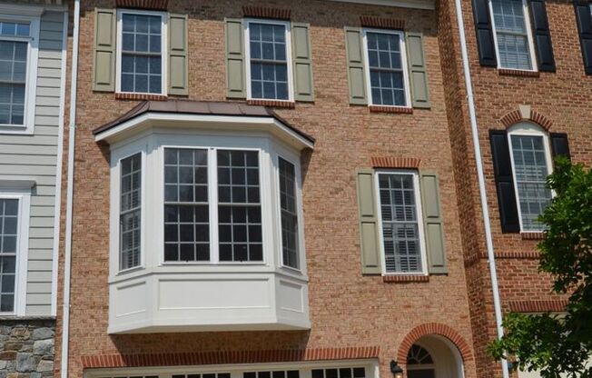 Beautiful Luxury TH with Deck & Patio!