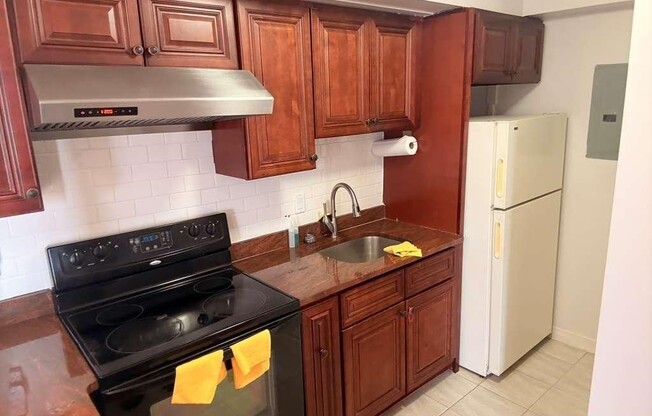 2 beds, 1 bath, 940 sqft, $2,500, Unit 6J