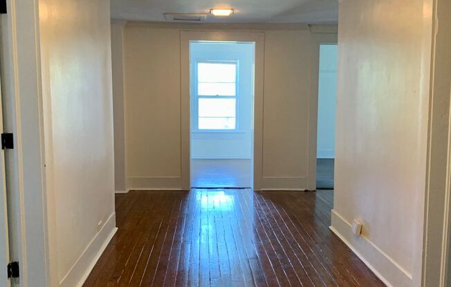 2 beds, 1 bath, $1,495, Unit Apt D