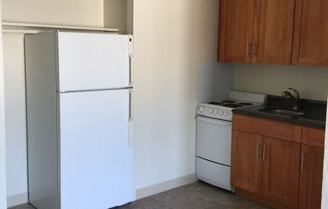 Studio, 1 bath, $1,800, Unit 31