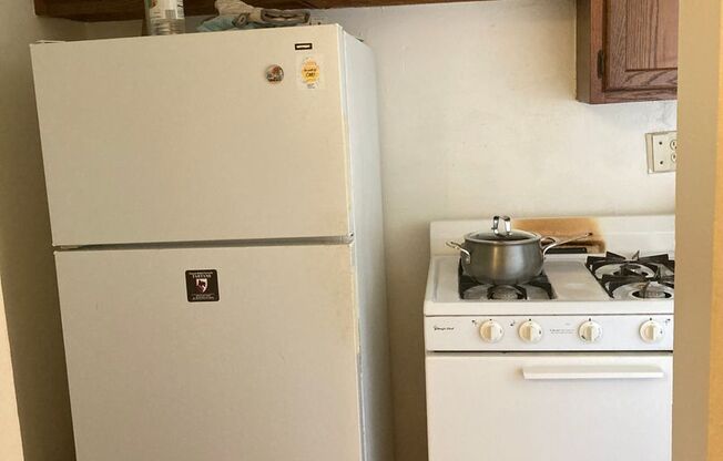 2 beds, 1 bath, 950 sqft, $1,150, Unit 5600 Fifth D2