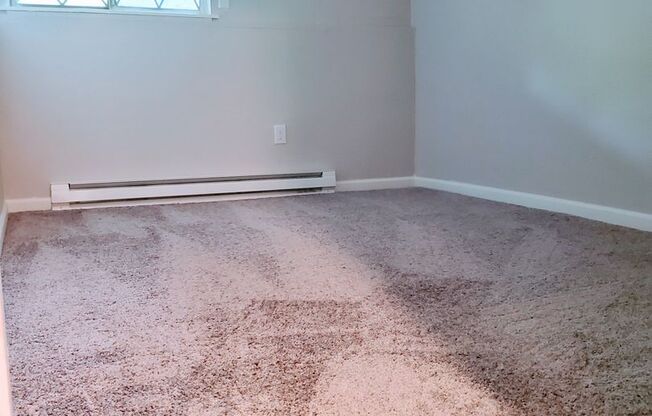 2 beds, 1.5 baths, 924 sqft, $1,850, Unit 4-8A