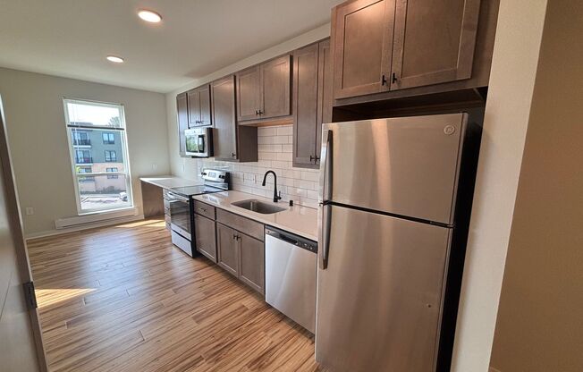 Studio, 1 bath, 585 sqft, $1,515, Unit 10009-109