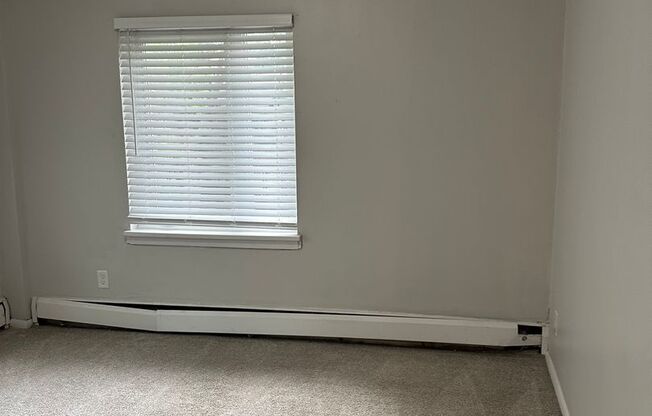2 beds, 1 bath, 840 sqft, $1,495, Unit 201 (R)