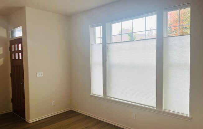 Wilsonville Villebois Community Offers Spacious End Unit Town Home