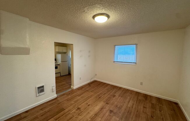 1 bed, 1 bath, 900 sqft, $1,095, Unit 5012 N Regal St