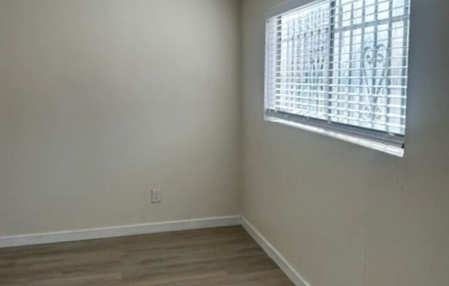 2 beds, 1 bath, $2,450, Unit 2