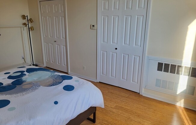 1 bed, 1 bath, 870 sqft, $3,200, Unit 915