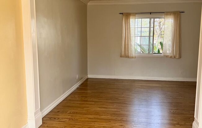 4bed/2bath  Encino home in quiet friendly neighborhood--Large yard Pets welcome