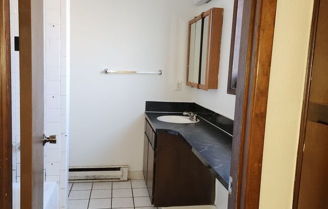 2 beds, 1.5 baths, 1,020 sqft, $1,300, Unit #E