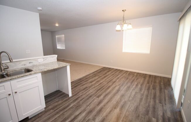 Brand new 3bdr 3bath duplex walking distance to Downtown Colorado Springs