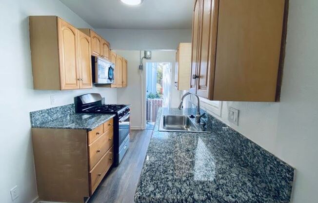 1685-1697 1/2 Summit St / 109-137 E. Penn St