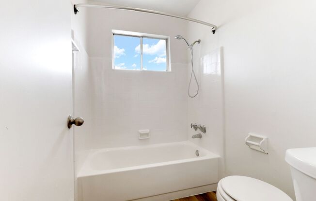 1 bed, 1 bath, 650 sqft, $1,325, Unit 24