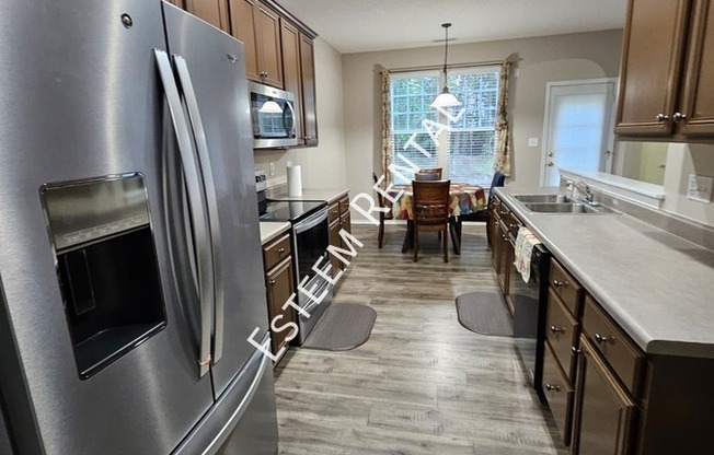 304 FOUNDERS WALK DR
