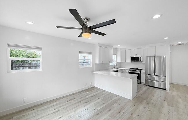 Stunning 3B/2BA Home in Normal Heights W/ A/C, W/D!