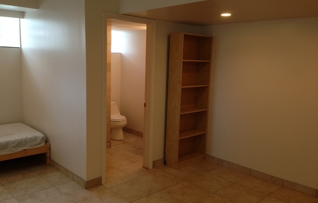 3 beds, 2 baths, $2,325, Unit 100 A
