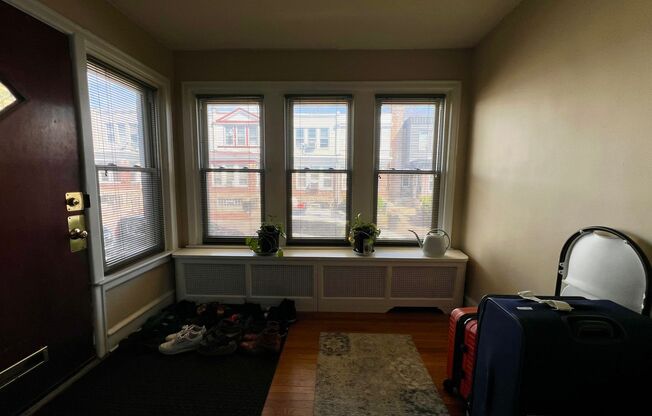 Stunning 3-Bedroom Townhome with Finished Basement in Olney! Available May 1st!