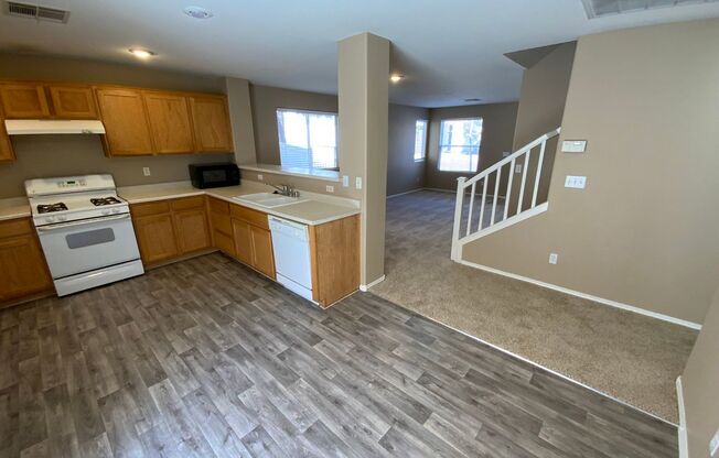 GORGEOUS HOME IN NICE COMMUNITY