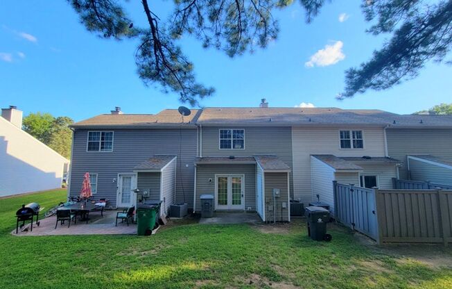 12631 Tucker Crossing Lane Charlotte, NC 28273 Convenient Steele Creek Townhome Living