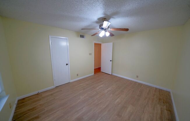 3 beds, 1 bath, $1,400