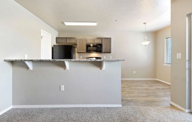 2 beds, 2 baths, $1,495, Unit Bldg I #101