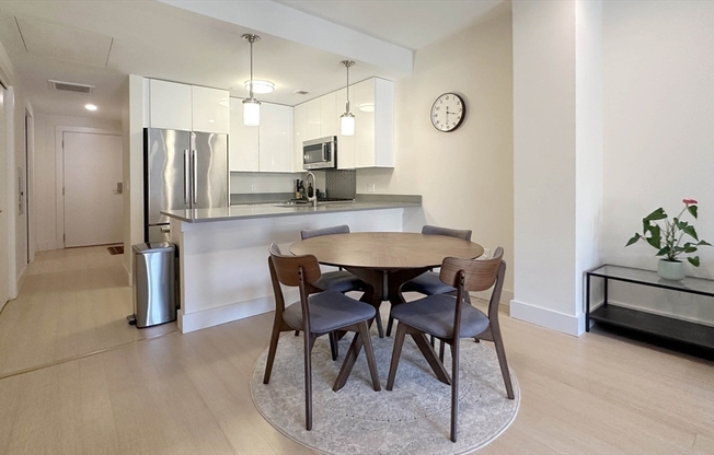 1 bed, 1.5 baths, 914 sqft, $4,200, Unit 802