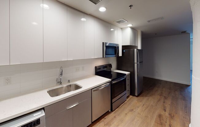 Studio, 1 bath, 623 sqft, $1,895.83, Unit L02