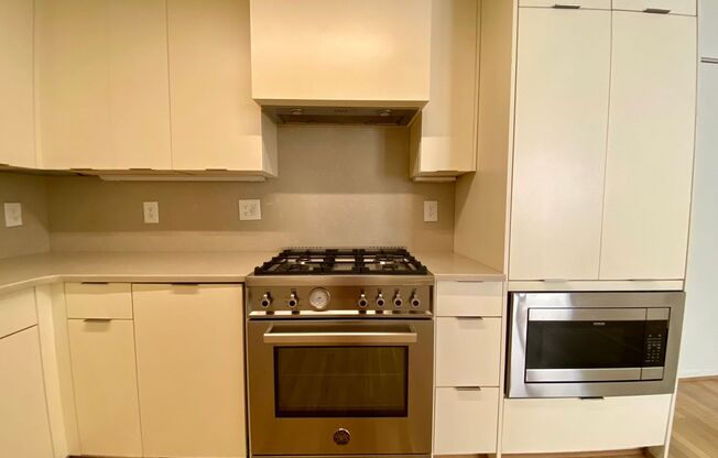 1 bed, 1 bath, 475 sqft, $1,757, Unit 800-11