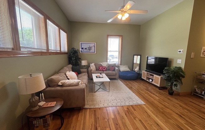 1363 N Bosworth Ave 10