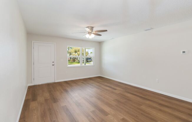 MOVE IN SPECIAL-Beautiful Newly Renovated 2/1 Duplex in St. Cloud Close To Lakefront