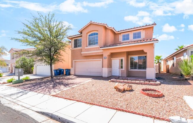 Beautiful 5 bed home with sparkling pool located in the heart of Las Vegas!
