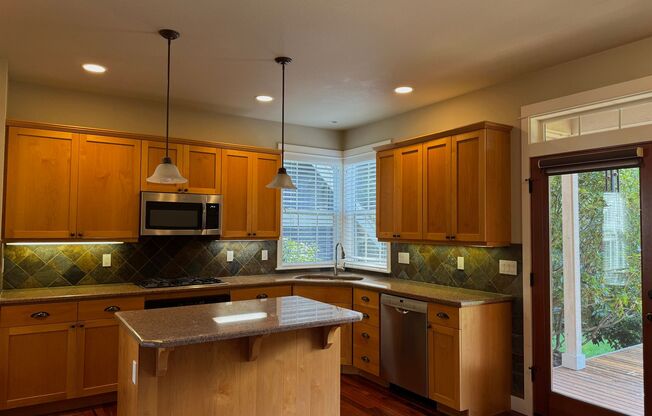 Bainbridge Island Craftsman home .....in town Winslow