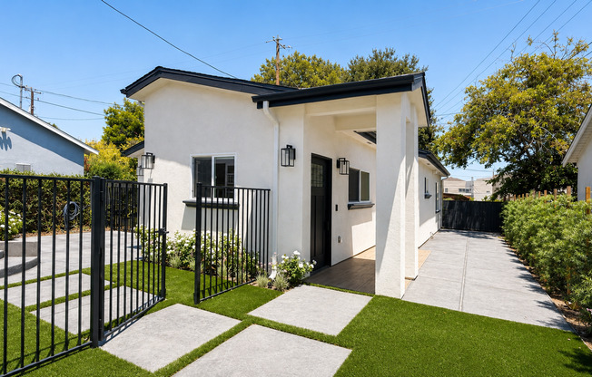 1020 Lamer Properties