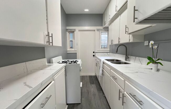 2 beds, 1 bath, 652 sqft, $2,050, Unit 460