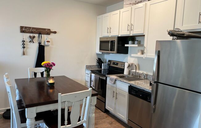1 bed, 1 bath, 664 sqft, $1,350, Unit 11-1124