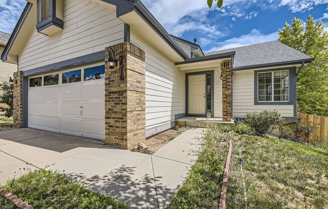 Beautifully Remodeled 3 Bed/2 Bathroom Home in Roxborough Neighborhood! Available NOW!