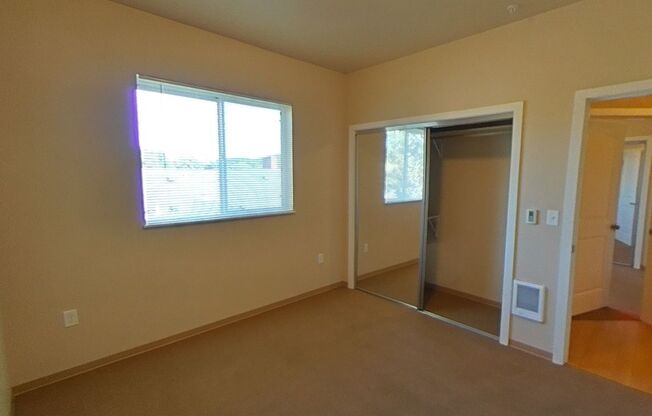 3 beds, 2 baths, 967 sqft, $2,400, Unit 403