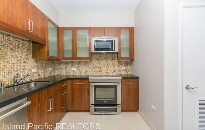Pacifica Honolulu Penthouse unit, 2/ 2 w 2 parking stalls