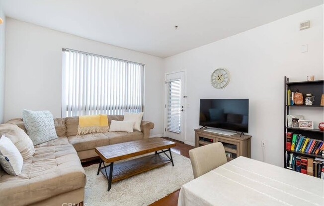 1 bed, 1 bath, 735 sqft, $2,400, Unit 120