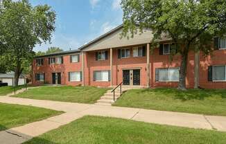 brick apartment building in Cedar Rapids