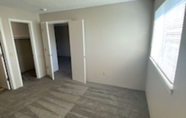 2 beds, 2 baths, 856 sqft, $869, Unit 2827-1817