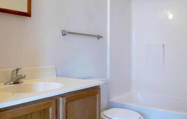 2 beds, 2 baths, 1,075 sqft, $1,395, Unit 12 - 21