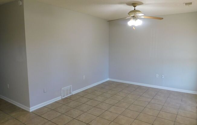 2 beds, 1 bath, $1,195